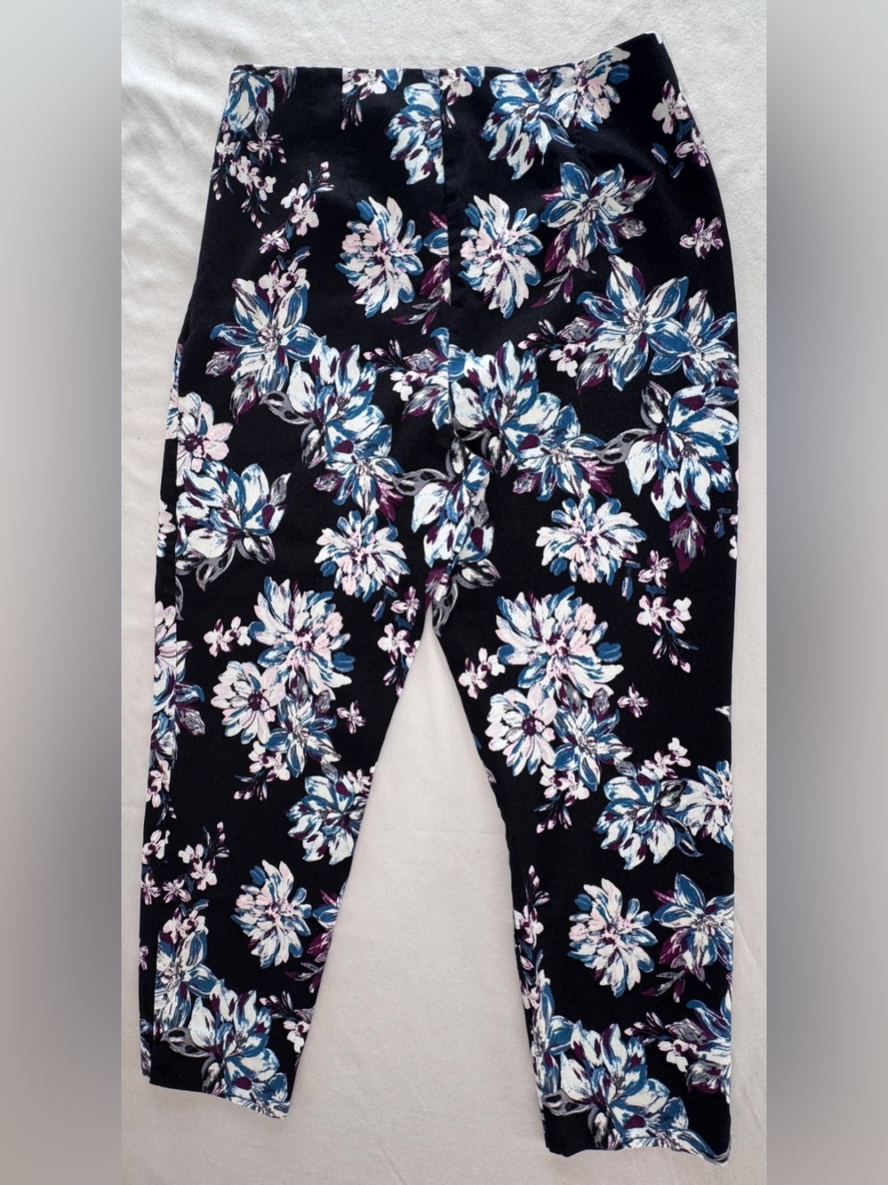 Time and Tru Black Floral Capri Leggings with Blue and White Flowers